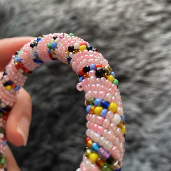 Pale Pink Spiral Colourful Beaded Bangle Bracelet - Picture 12 of 17
